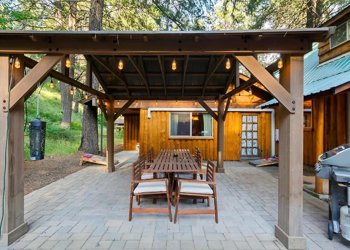 White Pass Log Cabin Luxury Retreat