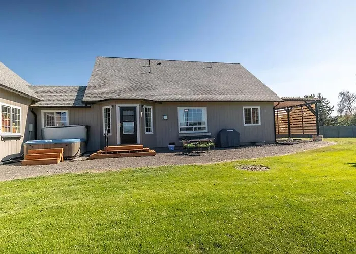 Spacious Family Home With Hot Tub